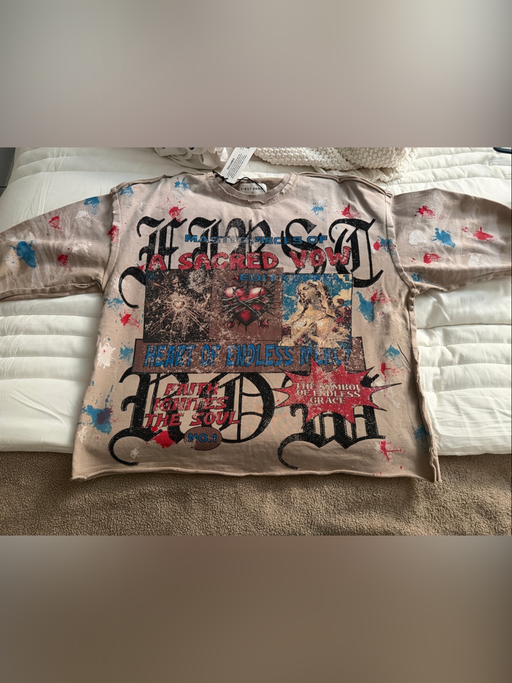 Graphic Short Sleeve Tee in Beige with Red & Blue Splatter